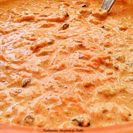 Krok 3 - Korzenne ciasto marchewkowe z bakaliami foto