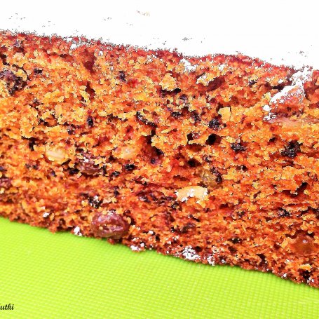 Krok 4 - Korzenne ciasto marchewkowe z bakaliami foto