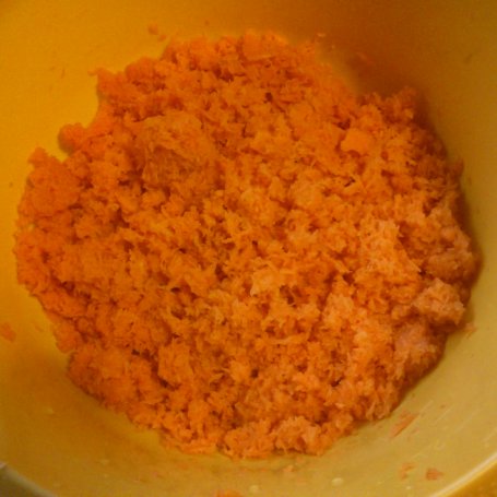 Krok 1 - Korzenne ciasto marchewkowe foto