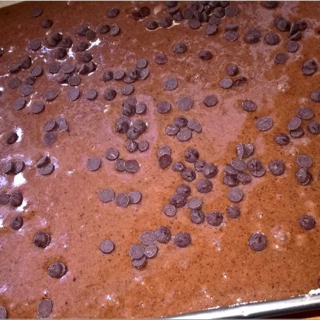 Krok 5 - Korzenne ciasto z czekoladowymi kropkami foto