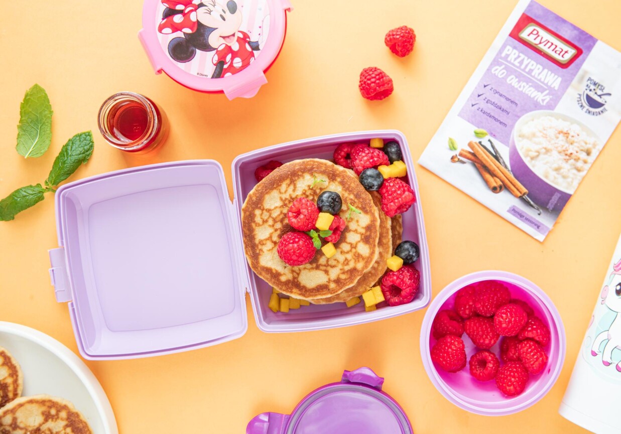 Korzenne pancakes z owocami foto