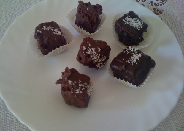 Fotografia przedstawiająca Kostka bajaderkowa w deserowej czekoladzie