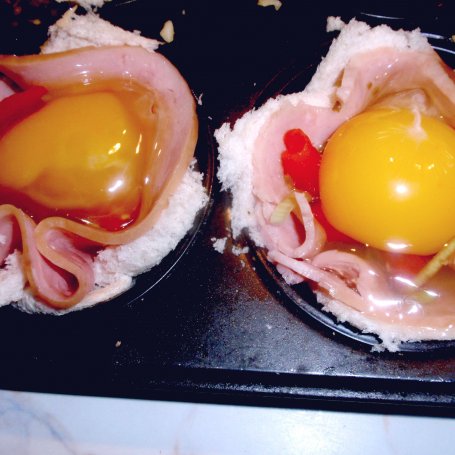 Krok 4 - Koszyczki tostowe z jajkiem sadzonym foto
