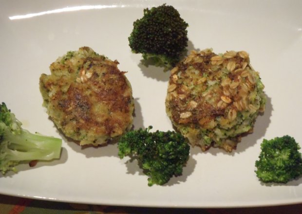 Fotografia przedstawiająca Kotleciki brokułowo-ryżowe