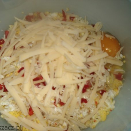 Krok 6 - Kotleciki jajeczne podane z sosem pieczarkowo-koperkowym oraz ryżem foto