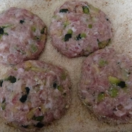Krok 4 - Kotleciki mielone z cukinią i porem foto