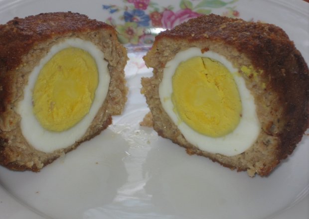 Fotografia przedstawiająca Kotleciki mielone z jajkiem w środku