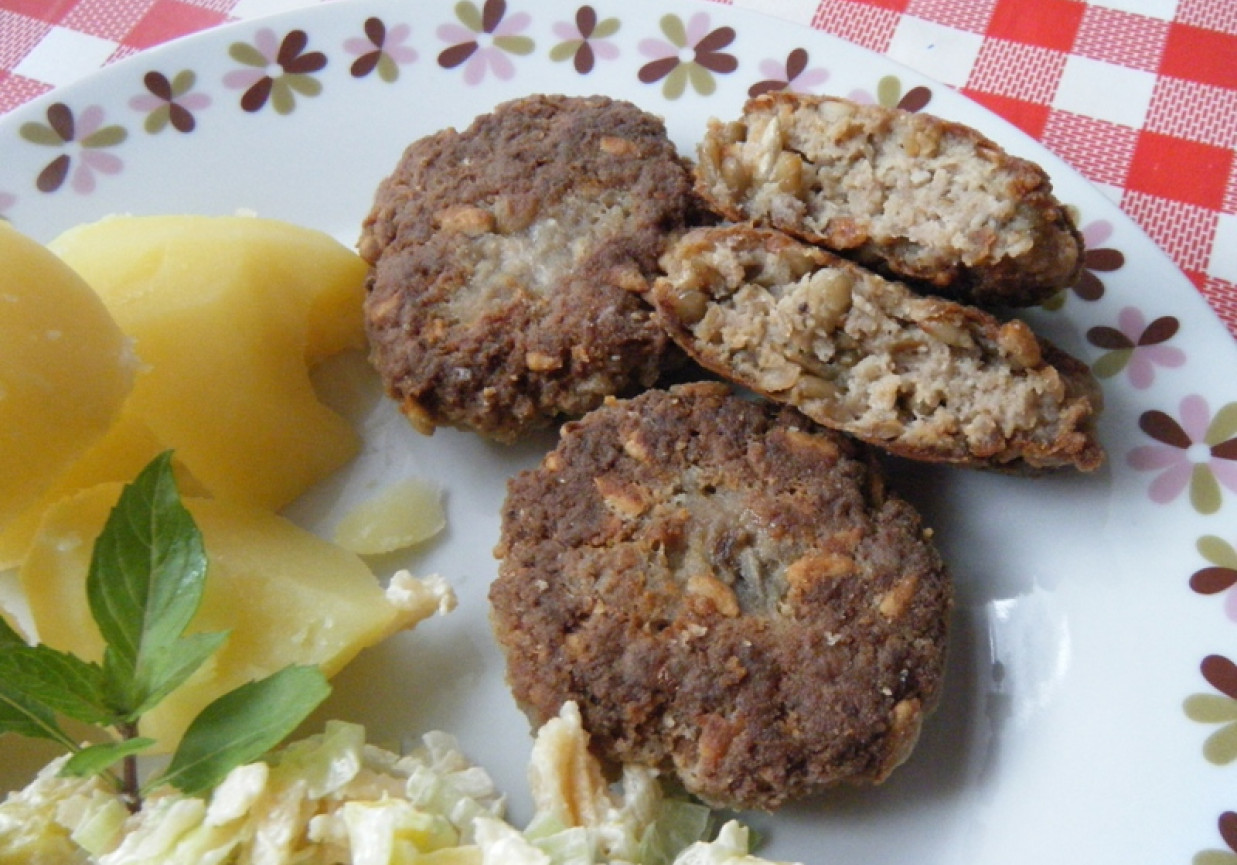 Kotleciki mielone z ziarnami słonecznika foto