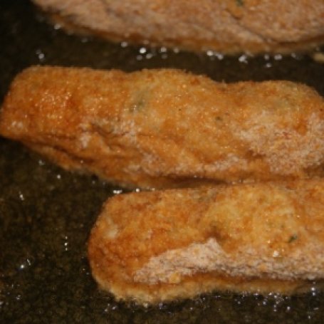 Krok 8 - Kotleciki z gotowanego kurczaka w kukurydzianej panierce foto