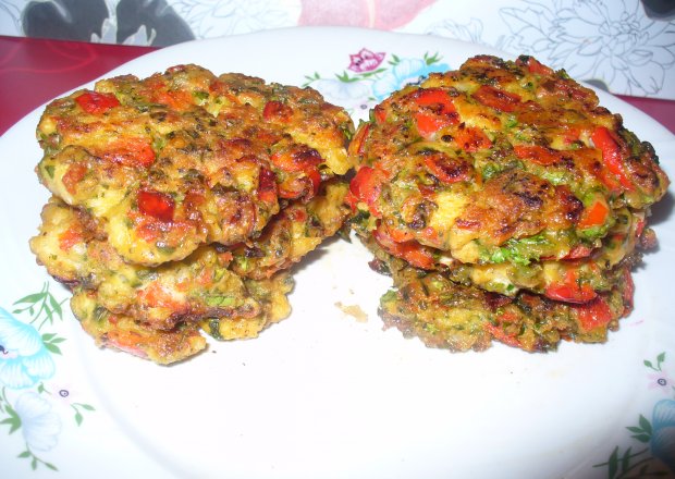 Fotografia przedstawiająca Kotleciki z  indyka z warzywami