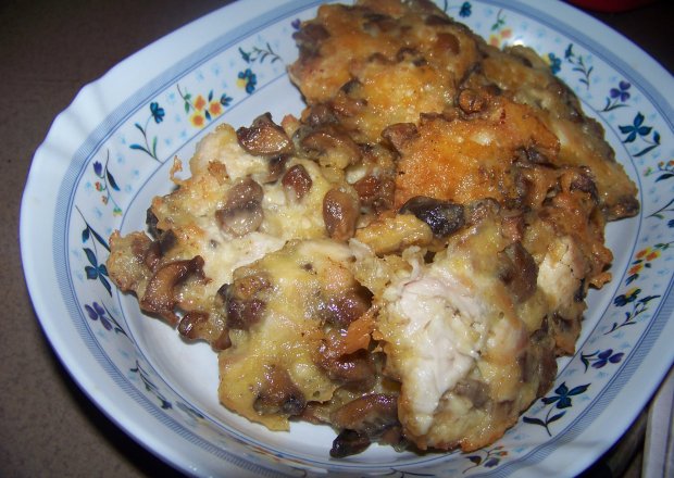 Fotografia przedstawiająca kotleciki z pieczarkami i serem żółtym