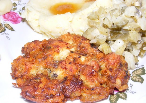 Fotografia przedstawiająca Kotleciki z pieczarkami, kurczakiem i serem zółtym