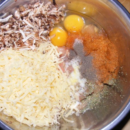 Krok 2 - Kotleciki z pieczarkami, kurczakiem i serem zółtym foto