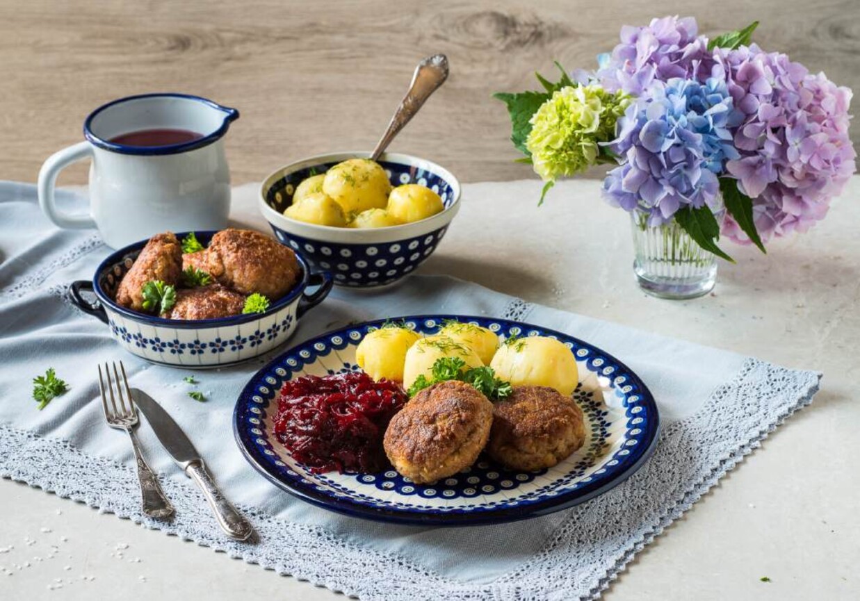 Kotlet mielony z zasmażanymi buraczkami foto