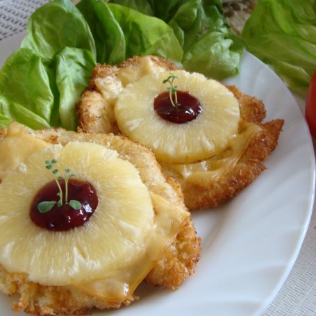 Krok 3 - Kotlet po hawajsku z ananasem i żurawiną foto
