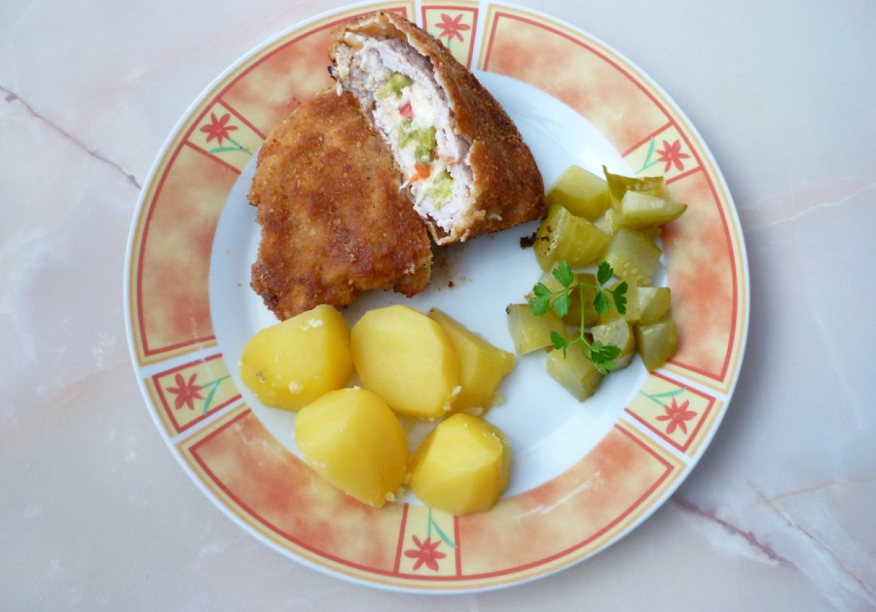Kotlet schabowy nadziewany groszkiem foto