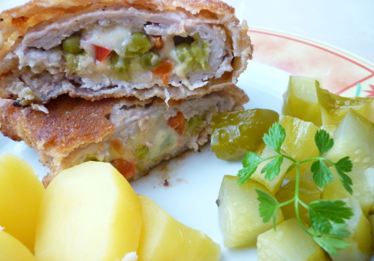 Kotlet schabowy nadziewany groszkiem foto