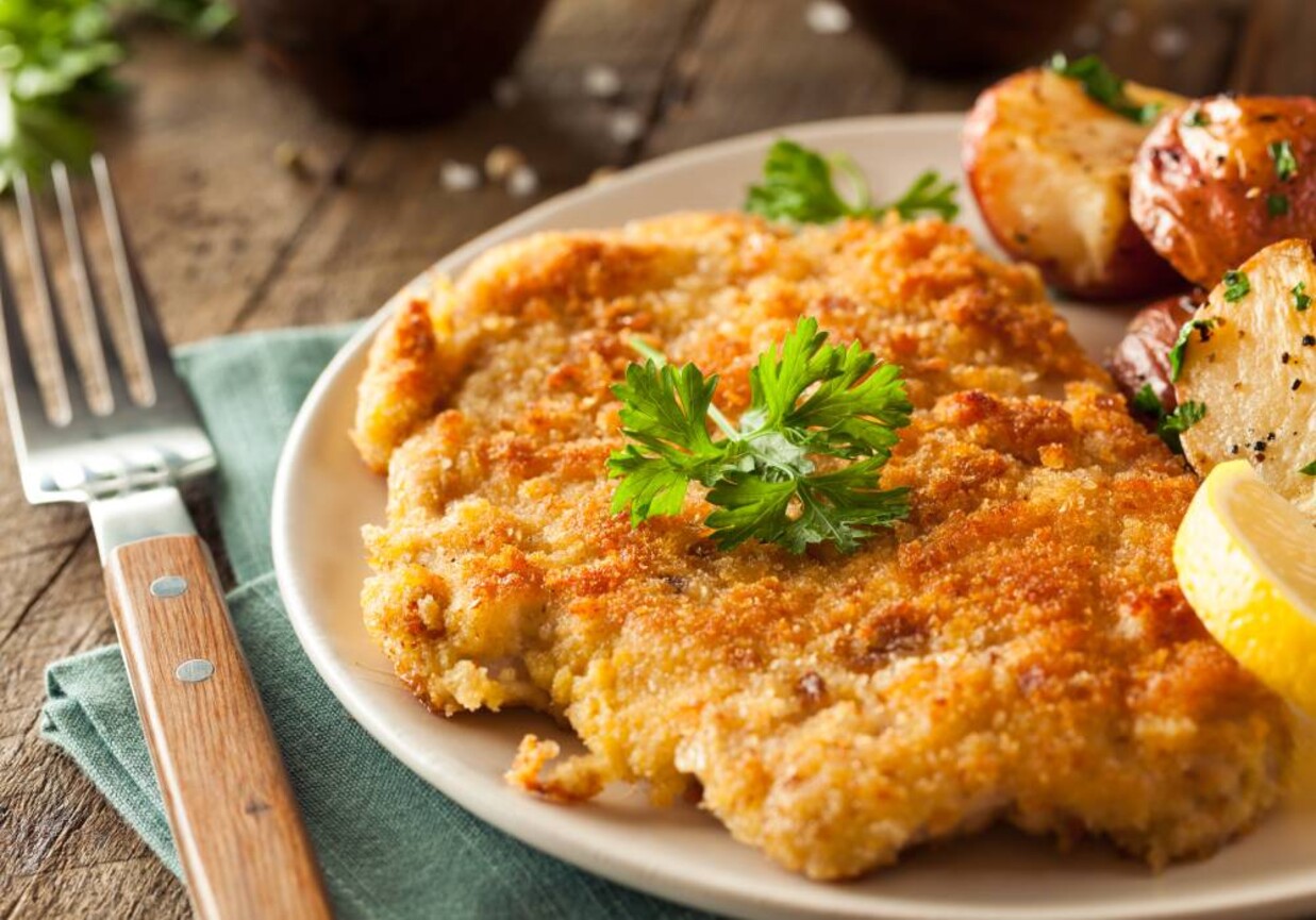 Kotlet schabowy panierowany z kostką foto