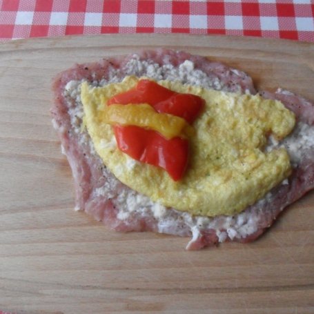 Krok 2 - Kotlet schabowy z omletem i papryką foto