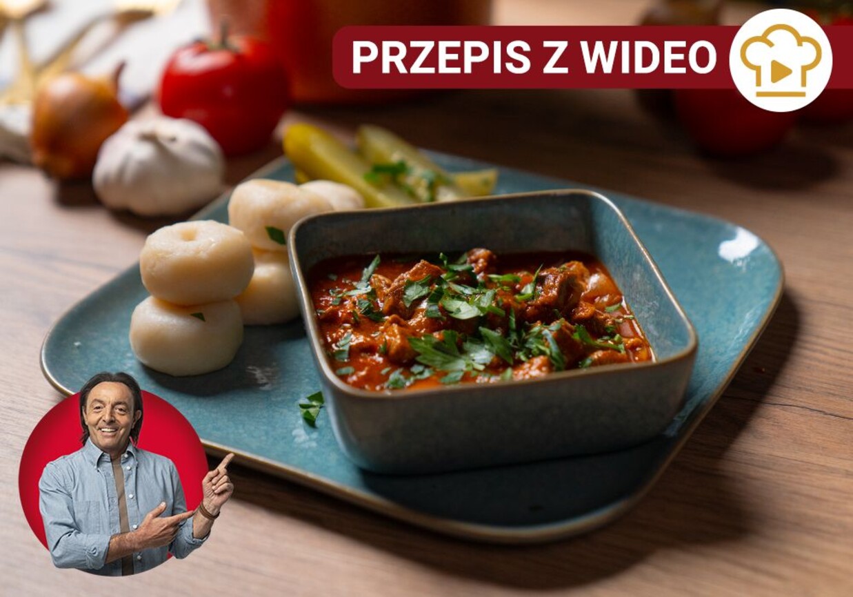 Gulasz wieprzowy z wędzoną papryką foto
