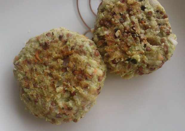 Fotografia przedstawiająca Kotlety brokułowo - grycznao - jaglane