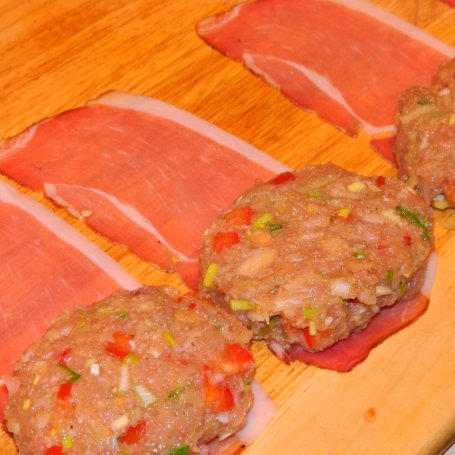 Krok 2 - Kotlety drobiowe w szynce parmeńskiej foto