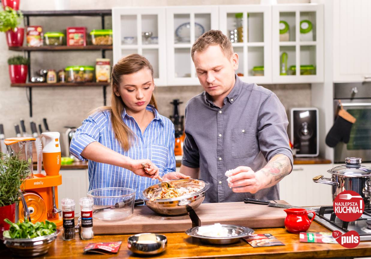 Kotlety drobiowe z cukinią i fetą przygotował Piotr Ogiński foto