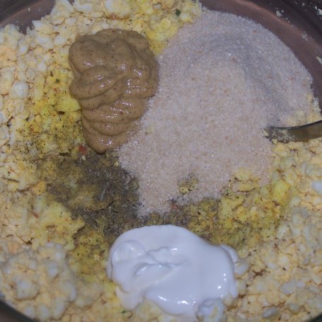 Krok 1 - Kotlety jajeczne nieco wzbogacone, czyli z dodatkiem mozzarelli! foto
