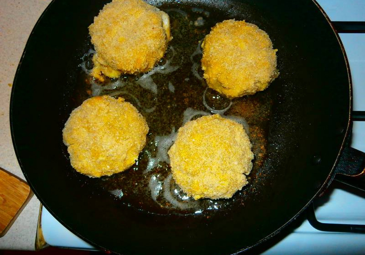 Kotlety jajeczne z koperkiem i cebulką. foto