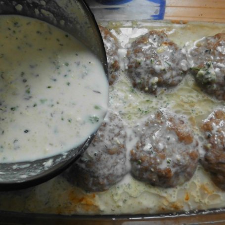 Krok 6 - Kotlety mielone pieczone w sosie serowo-brokułowym foto