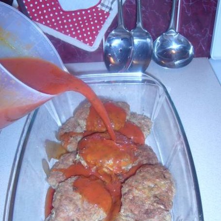 Krok 5 - Kotlety mielone z kapustą pekińską w sosie pomidorowym. foto
