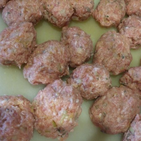 Krok 4 - Kotlety mielone z nadzieniem z pasty czosnkowo - cebulowej foto