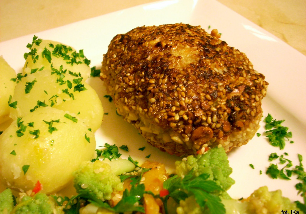 Kotlety mielone z orzechami i sezamem foto