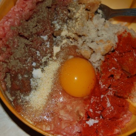 Krok 2 - Kotlety mielone z piekarnika pieczarką nadziane foto