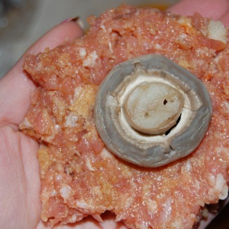 Krok 3 - Kotlety mielone z piekarnika pieczarką nadziane foto