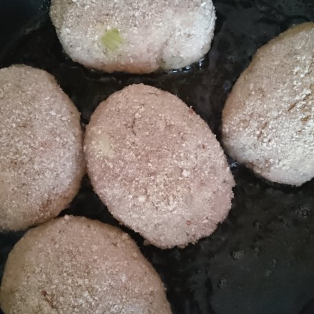 Krok 6 - Kotlety mielone z quinoą/komosą ryżową foto