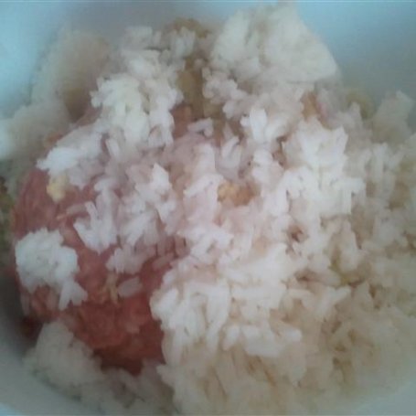 Krok 4 - Kotlety mielone z ryżem i kapustą w sosie pomidorowym foto