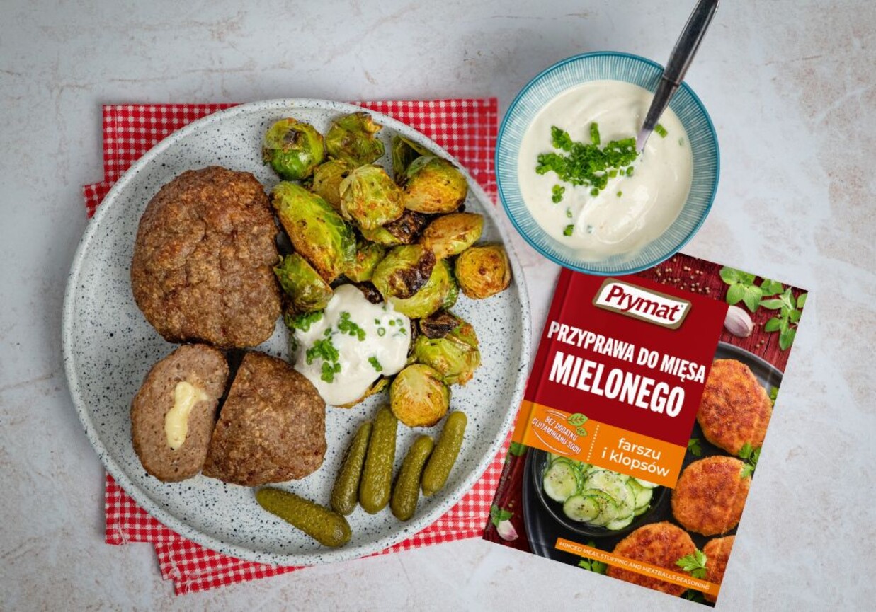 Kotlety mielone z serem w środku pieczone w frytkownicy beztłuszczowej foto