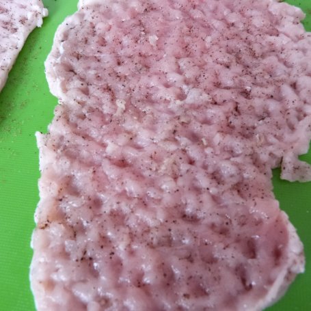 Krok 1 - Kotlety schabowe z salami i pieczarkami foto