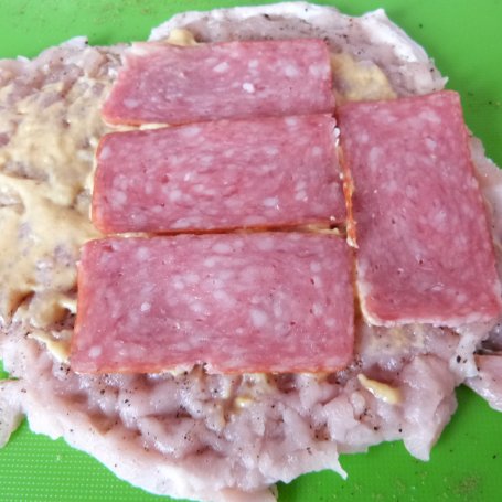 Krok 4 - Kotlety schabowe z salami i pieczarkami foto