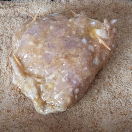 Krok 8 - Kotlety schabowe z salami i pieczarkami foto