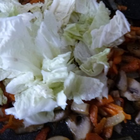 Krok 2 - Kotlety schabowe zapiekane z kapustą i mozzarellą foto