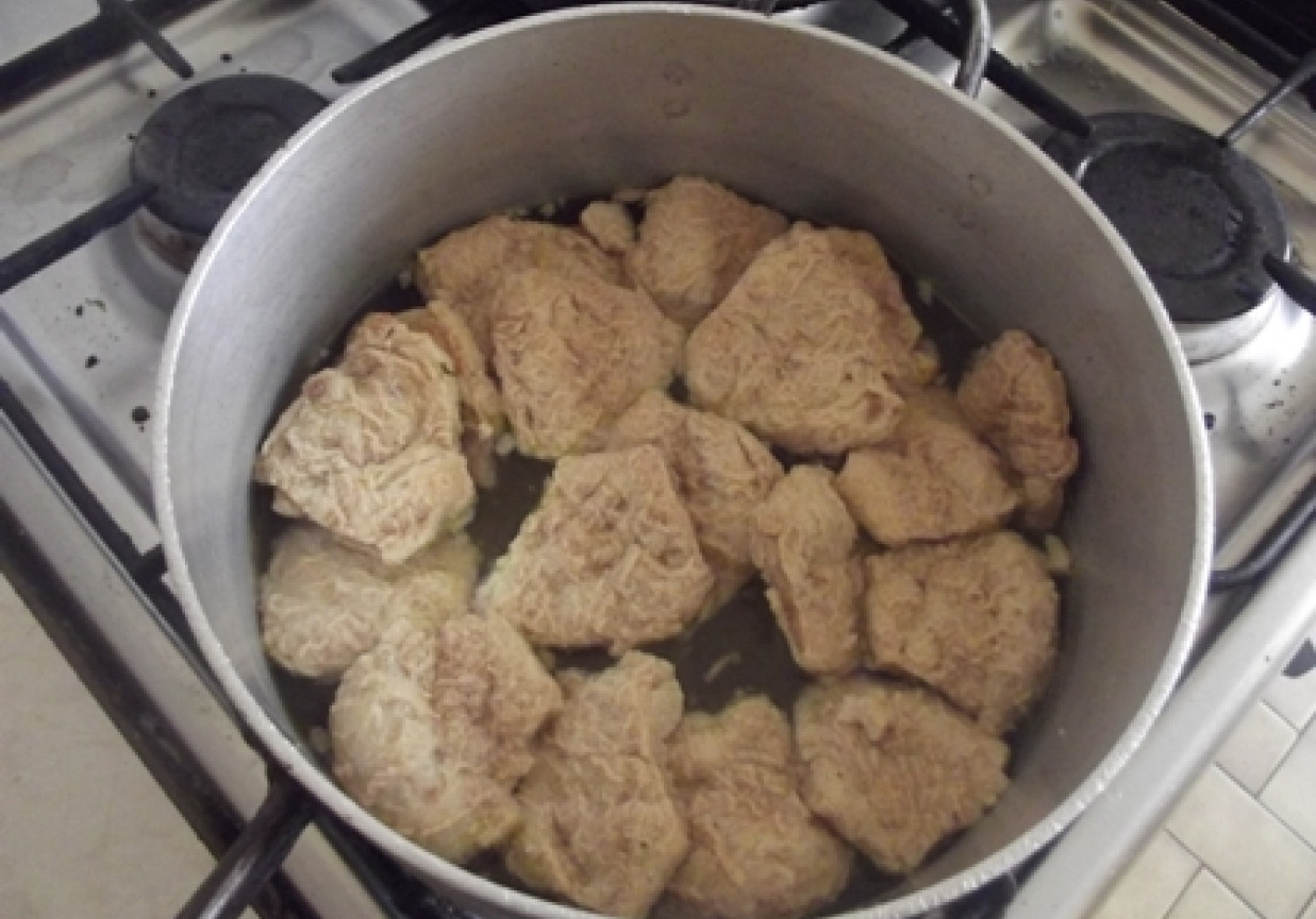 Kotlety sojowe z żółtym ryżem i surówką foto