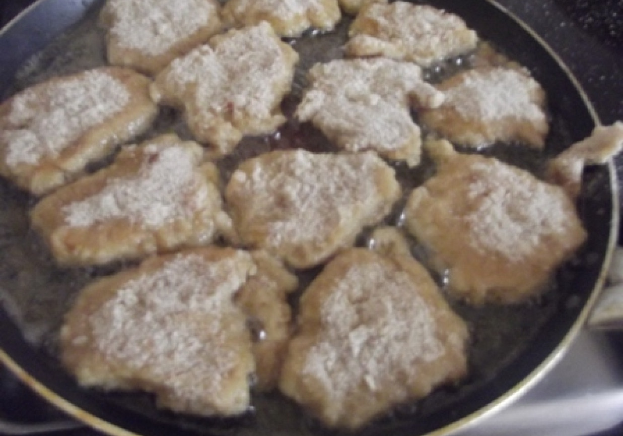 Kotlety sojowe z żółtym ryżem i surówką foto