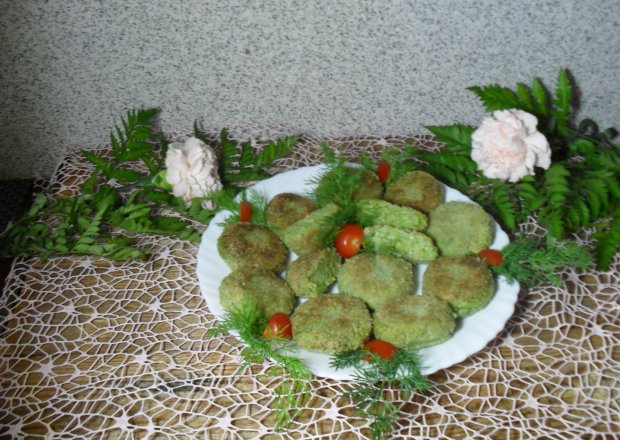 Fotografia przedstawiająca Kotlety z brokułów i kaszy jęczmiennej