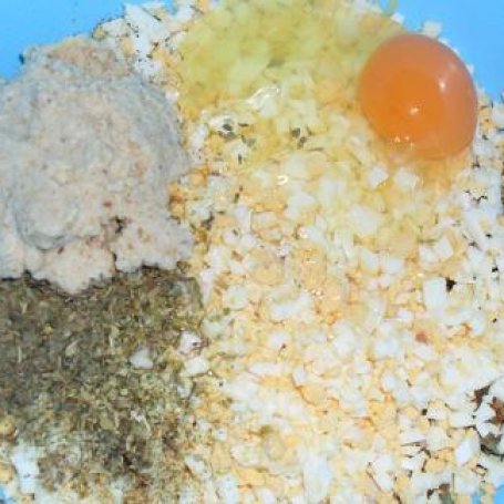 Krok 4 - Kotlety z jaj,szynki,sera topionego i żółtego foto