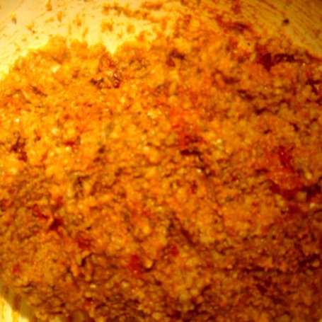 Krok 3 - Kotlety z kaszy jaglanej  z bazylią i suszonymi pomidorami foto