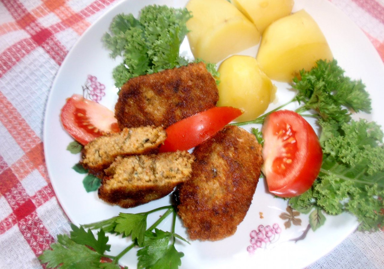 Kotlety z kaszy jaglanej  z bazylią i suszonymi pomidorami foto