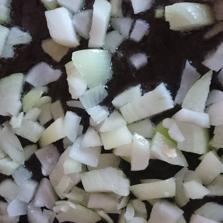 Krok 2 - Kotlety z kaszy jaglanej ze smażoną cebulą i nutą paprykowo-curry foto