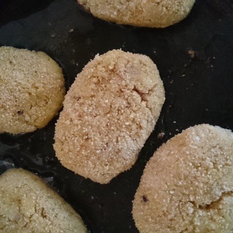 Krok 5 - Kotlety z kaszy jaglanej ze smażoną cebulą i nutą paprykowo-curry foto